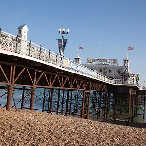  Holiday home Sunny Queens Park - Garden & Private Parking United Kingdom